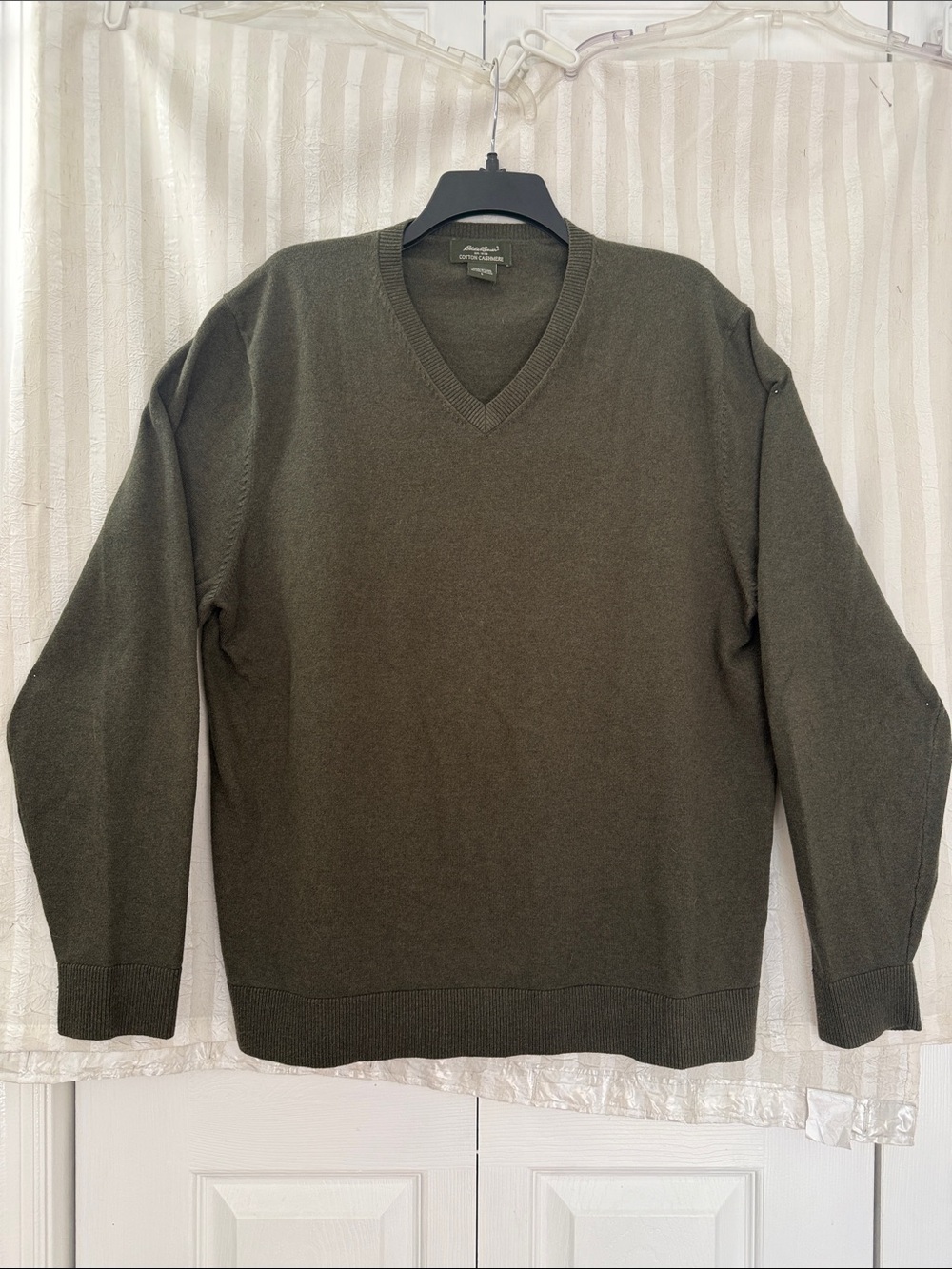 Eddie Bauer Men's Olive Cotton Cashmere V-Neck Sweater, Size L